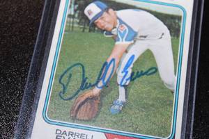 lot 175 image: 1974 Topps Darrell Evans #140 In Person Autograph
