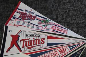 lot 186 image: Minnesota Twins Pennant Lot  4 Pennants