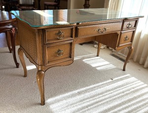 lot 22 image: Vintage French Louis XV Style Desk  Vintage French Louis XV Style Vanity