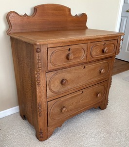 lot 13 image: Antique Commode   Wash Stand