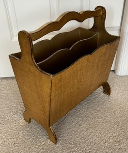 lot 38 image: Gold Colored Vintage Literature Stand