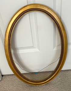 lot 43 image: Pair of Vintage Gilt Oval Frames