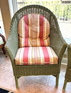 lot 44 image: Pair of Pretty Wicker Chairs