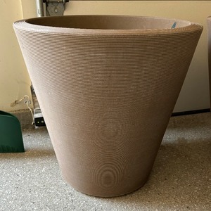 lot 23A image: Five Fantastic Resin Planters by Crescent Garden