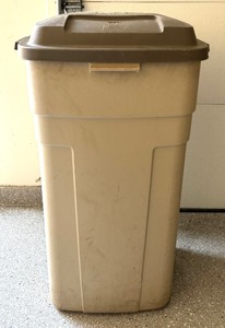 Sterilite and Rubbermaid Trash Bins