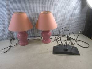 lot 11 image: (EW6) Pair End Table Lamps and RCA TV Antenna