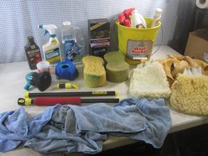 lot 12 image: (EW6) Car Washing Supplies