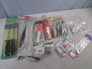 lot 16 image: (G-1) Fishing Tackle, Bait and Knives