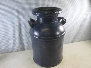 lot 26 image: (CSB) Vintage Milk Can with Lid Painted Blue with White Speckle 20 12 High x 13 14 Wide