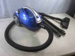 lot 45 image: (F-2) Shark Vacuum Cleaner