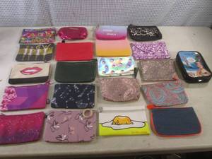 lot 60 image: (CS) Assortment of Cosmetic Utility Hand Bags