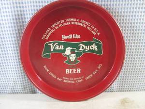 lot 81 image: (C-3) Vintage Metal Rahr Brewing Green Bay Van Dyke Beer Tray 13 14