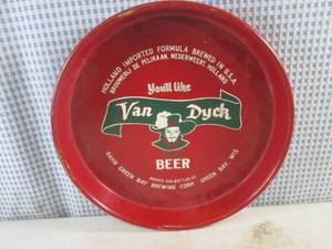 lot 82 image: (C-3) Vintage Metal Rahr Brewing Green Bay Van Dyke Beer Tray 13 14