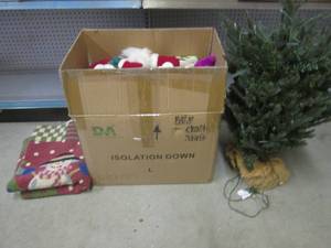 lot 132 image: (EW3) Big Box Full of Assorted Christmas Decor