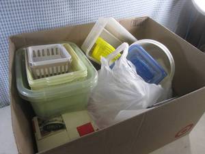 lot 172 image: (F-3) Big Box of Misc Kitchen and Orginizer Baskets