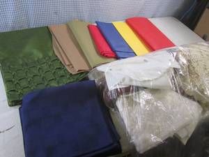 lot 177 image: (F-3) Assorted Table Clothes, Table Runner, Place Mats Etc