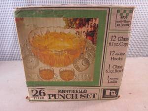 lot 179 image: (F-0) Vintage 26pc Hazelware Monticello Punch Set with Original Box