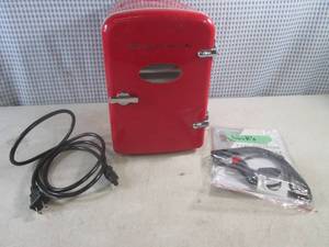 lot 181 image: (CS) Frigidaire 6-Can Mini Fridge - Works