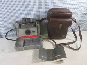 lot 199 image: (BSB) Vintage Polaroid Automatic 104 Land Camera with Kodak Camera Caddy Bag