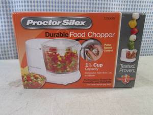 lot 281 image: (BSB) Proctor Silex Durable Food Chopper with Box