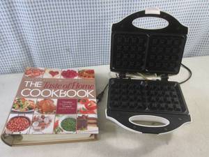 lot 286 image: (BSB) Sunbeam Waggle Maker and Cookbook