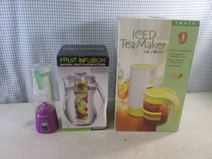 lot 287 image: (EW3) Mr Coffee Iced Tea Maker, Fruit Infusion Pitcher and Smoovii Personal Blender