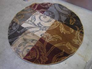 lot 320 image: (F-2) Round 62 Area Rug