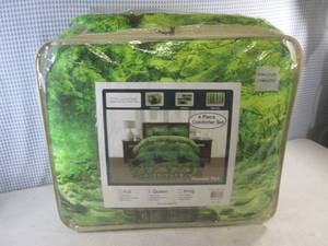lot 327 image: (A-2T) Peacock 4pc Queen Size Comforter Set