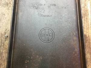 lot 4 image: Griswold Cast Iron Griddle #8