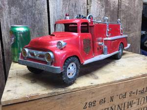 lot 7 image: Classic TONKA No. 5 Firetruck