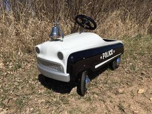lot 9 image: Vintage Restored 1950s Murray Pedal Car