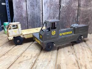 lot 10 image: 2 Vintage Nylint Trucks