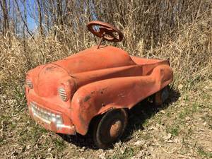 lot 12 image: Vintage 1950s Murray Dip Side Fire Chief Pedal Car