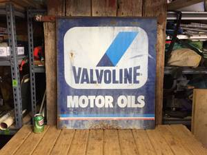 lot 15 image: Vintage Valvoline Motor Oils 2 Sided Gas Station Sign