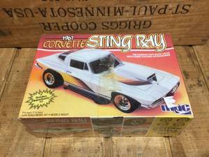 lot 20 image: MPC 1967 Corvette STING RAY 125 Model Kit