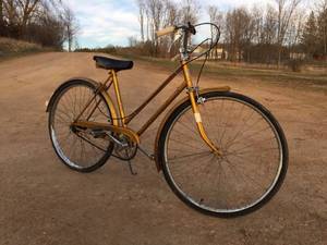 lot 22 image: Vintage DUNELT 3 Spd Bicycle - Gold
