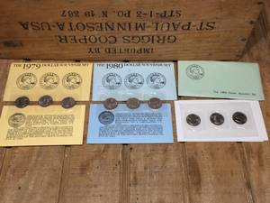 lot 25 image: 1979-1980 Dollar Souvenir Sets