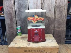 lot 32 image: Vintage JAW TEASERS 1 Cent Gumball Machine