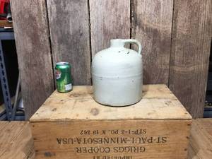 lot 60 image: Vintage 1 Gallon Crock Jug