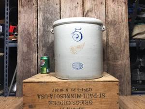 lot 67 image: Redwing 5 Gallon Crock - Large Wing
