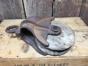 lot 72 image: Antique Starline X656 Barn Pulley
