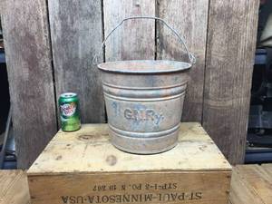 lot 82 image: Vintage G.N. Ry. Railroad Galvanized Pail