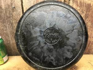 lot 107 image: Vintage Cast Iron LODGE 8 SK Skillet