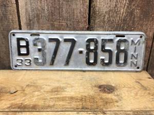 lot 110 image: 1933 Minn License Plate