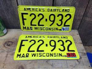 lot 111 image: Pair 1988 Wis License Plates