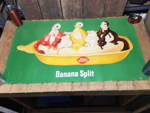 lot 126 image: Vintage 1960s Dairy Queen Banana Split Advertiser Sign