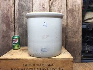lot 140 image: Redwing 4 Gallon Crock - Small Wing