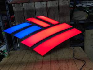 lot 133 image: Light-Up U.S. Flag Style Sign - Works