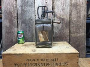 lot 139 image: Vintage DAZEY 3 Qt Butter Churn