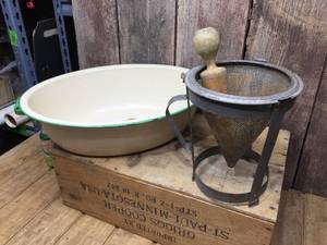 lot 142 image: Vintage Kitchen Sifter  Enamel Pan